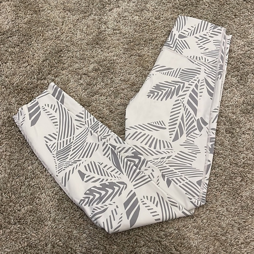 Aerie chill play move palm leave leggings NWOT